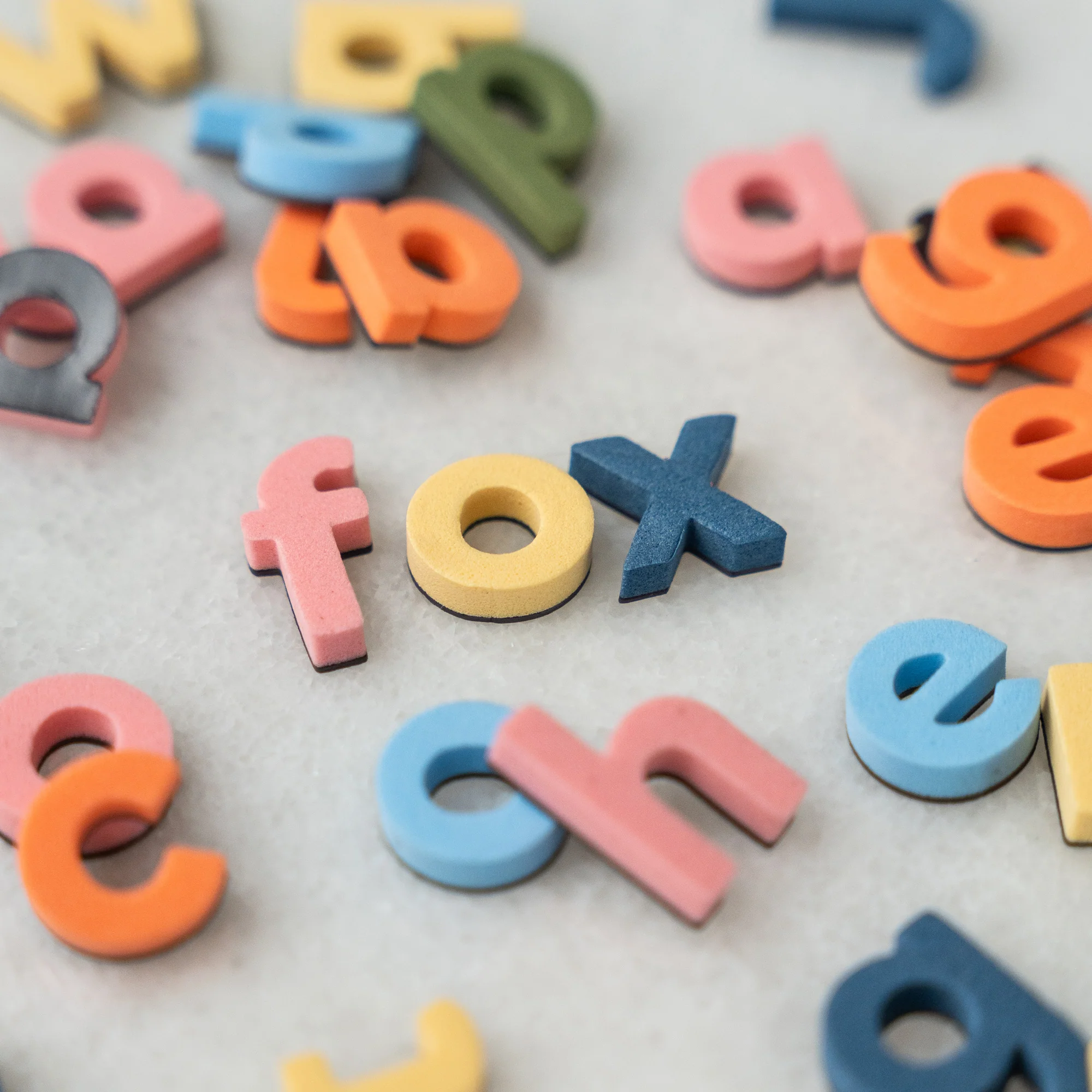1" 140pc Rainbow Mod Lowercase Magnetic Letters - Image 3